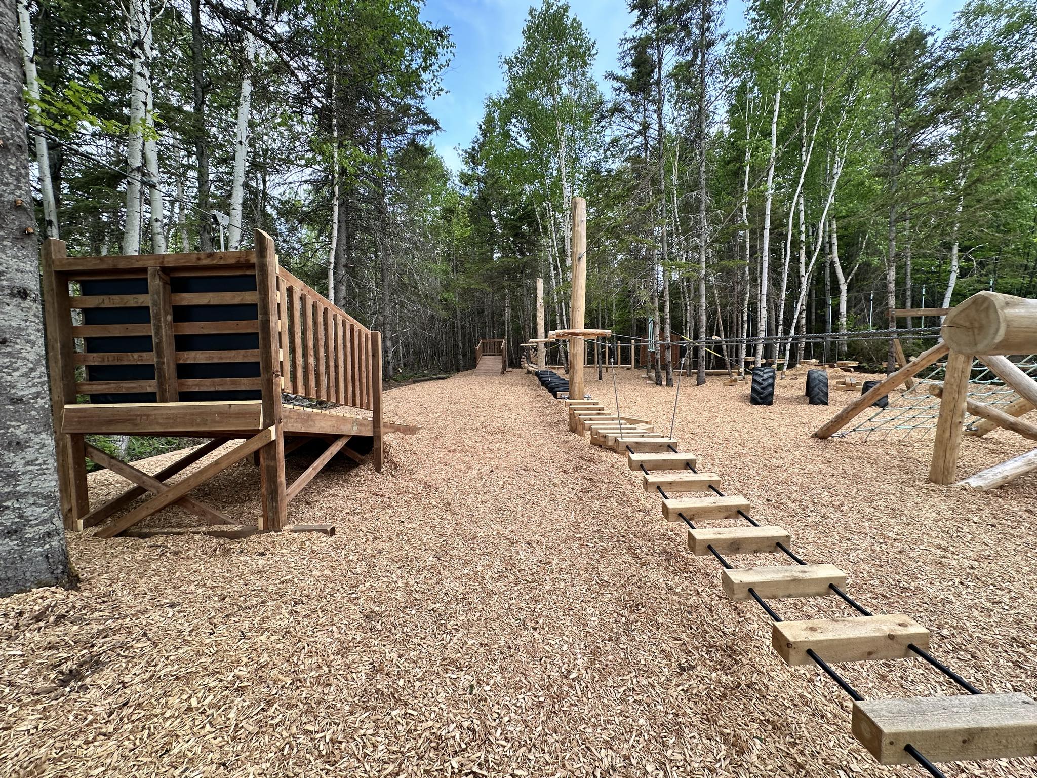 Parcours d'hébertisme Municipalité de SaintMathieudeRioux